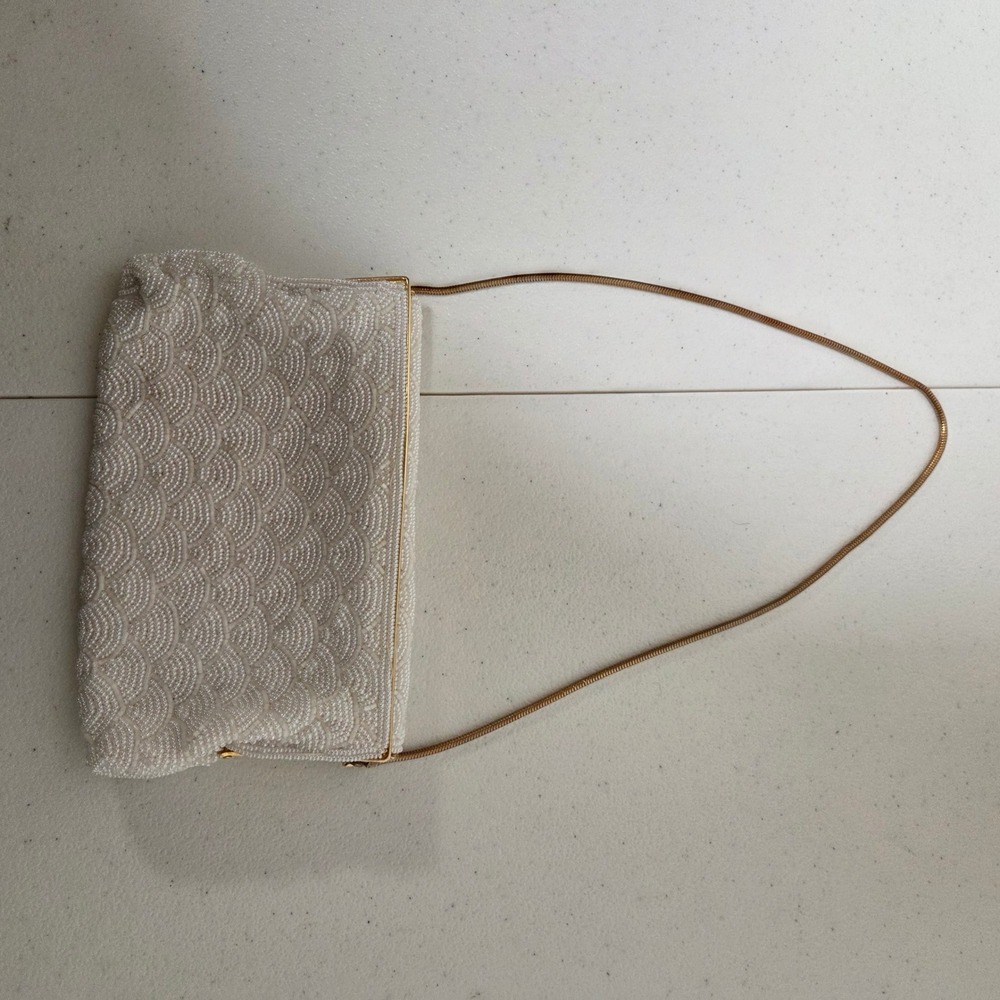 Vintage Walborg White Beaded Scalloped Shell Evening Bag Gold Chain Made in HK